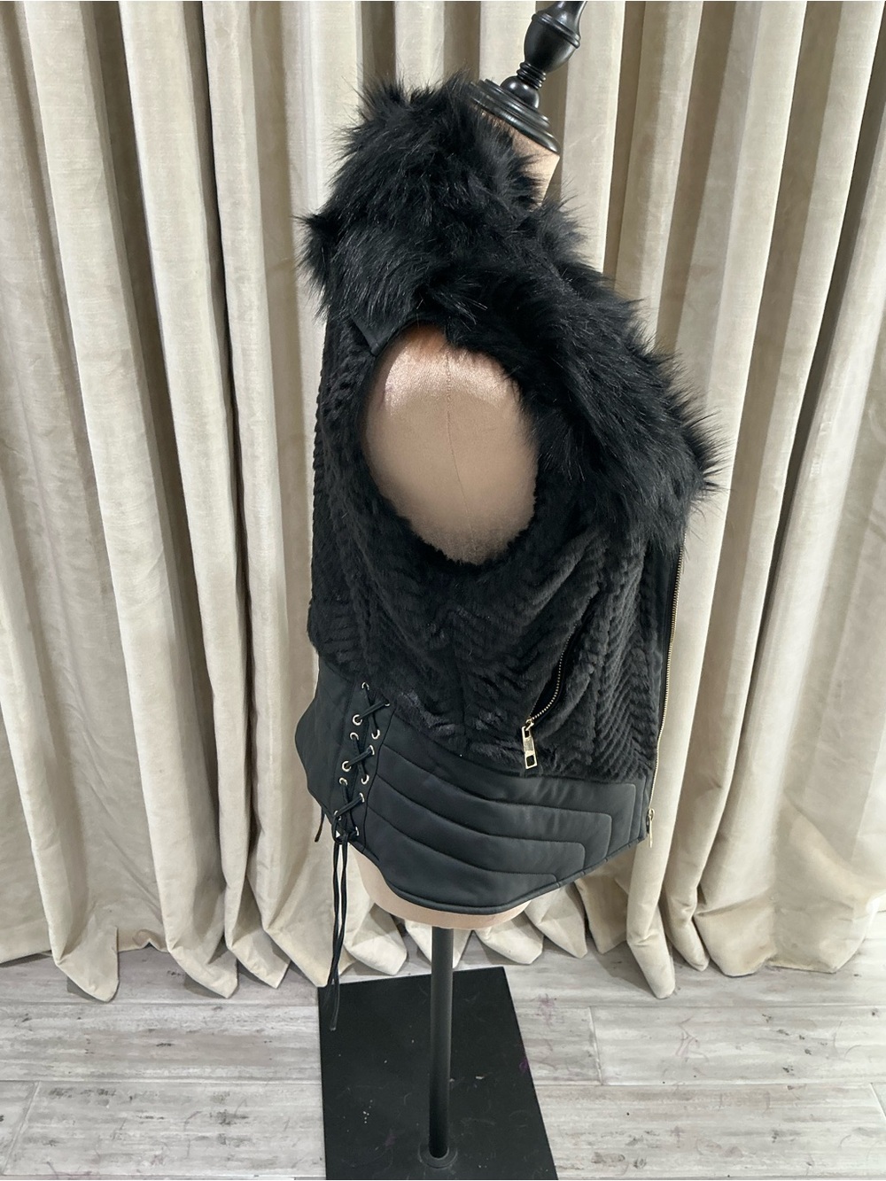Guess Black Quilted Vest with Faux Fur Collar - Picture 2 of 5